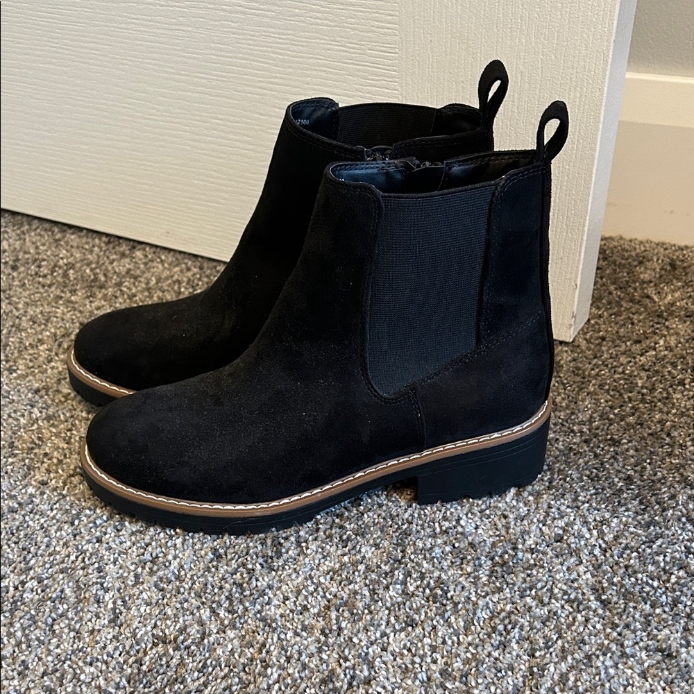 Women’s size 8.5 Kensie boots! Never worn!
